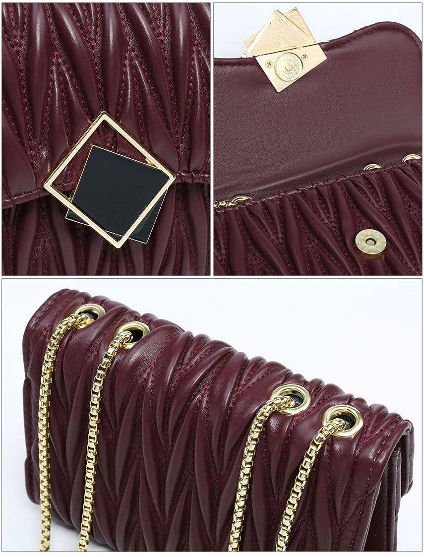 OL0004-Crossbody bag with quilted pattern and metal badge