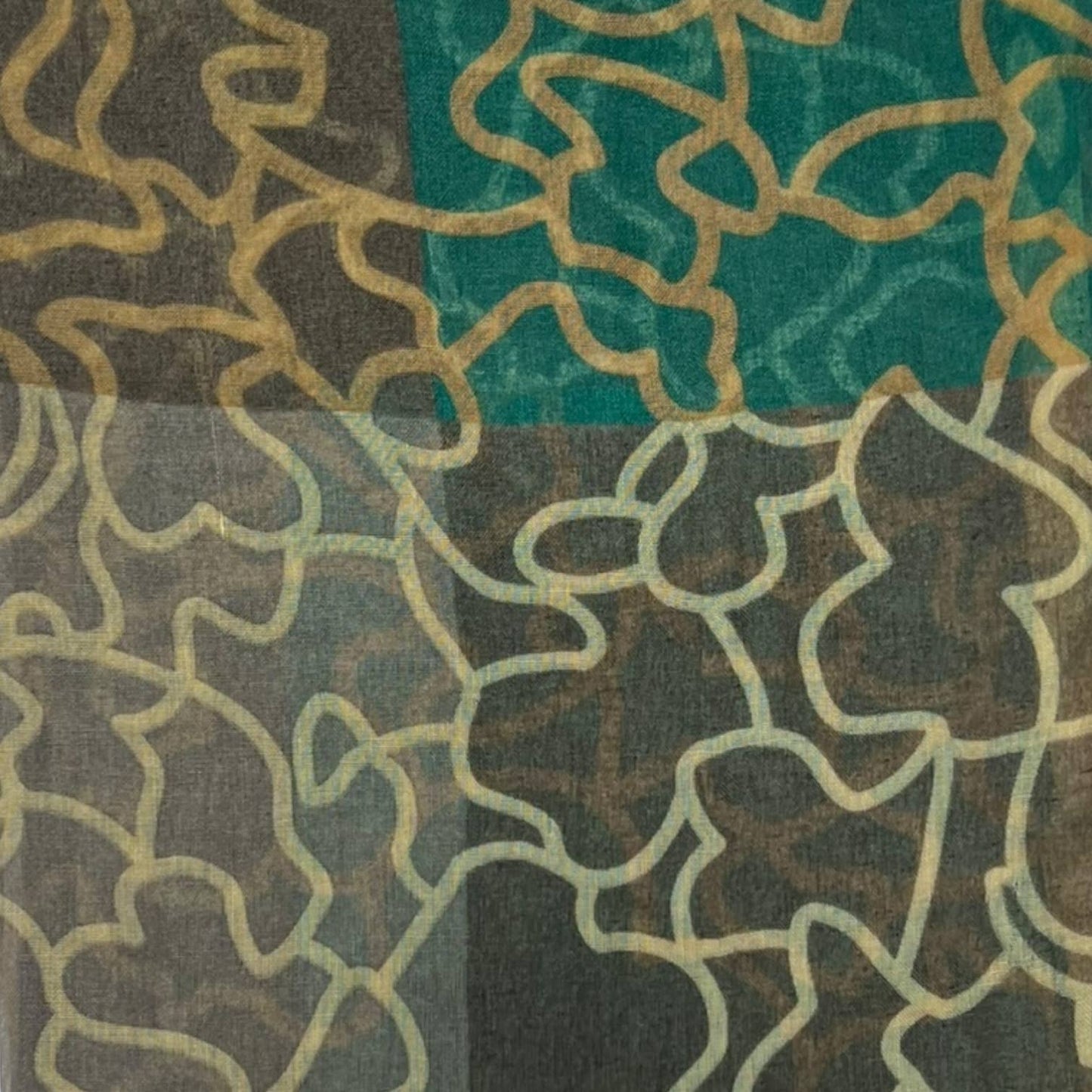 Random sequence of line on scarf